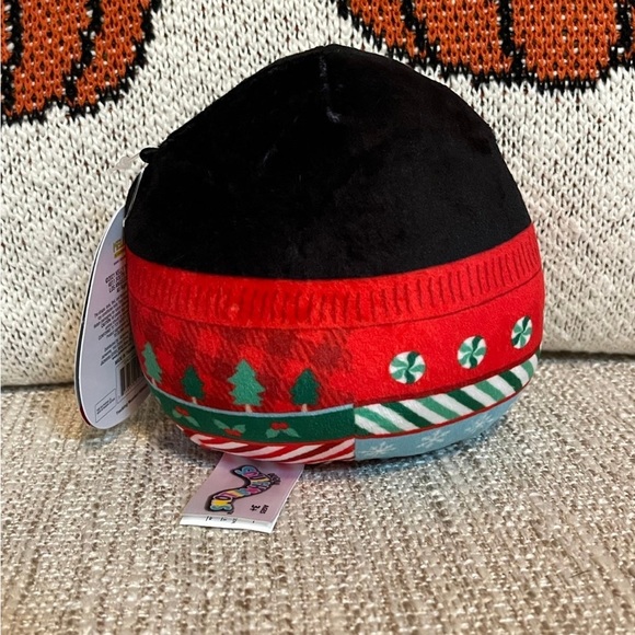 NWT 4.5" Luna the Penguin Christmas Squishmallow - Picture 2 of 4